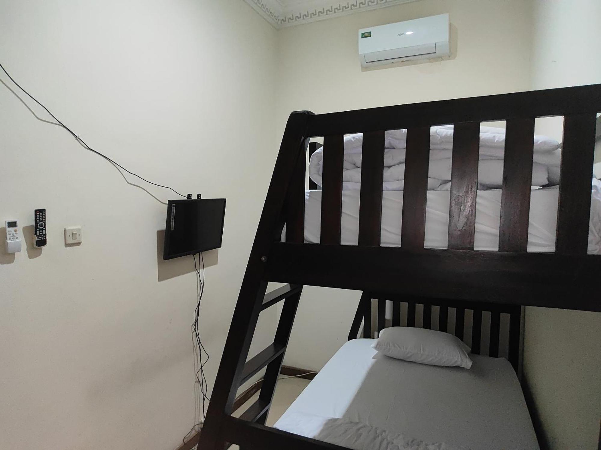 Tirto 27 Homestay Yogyakarta Kültér fotó